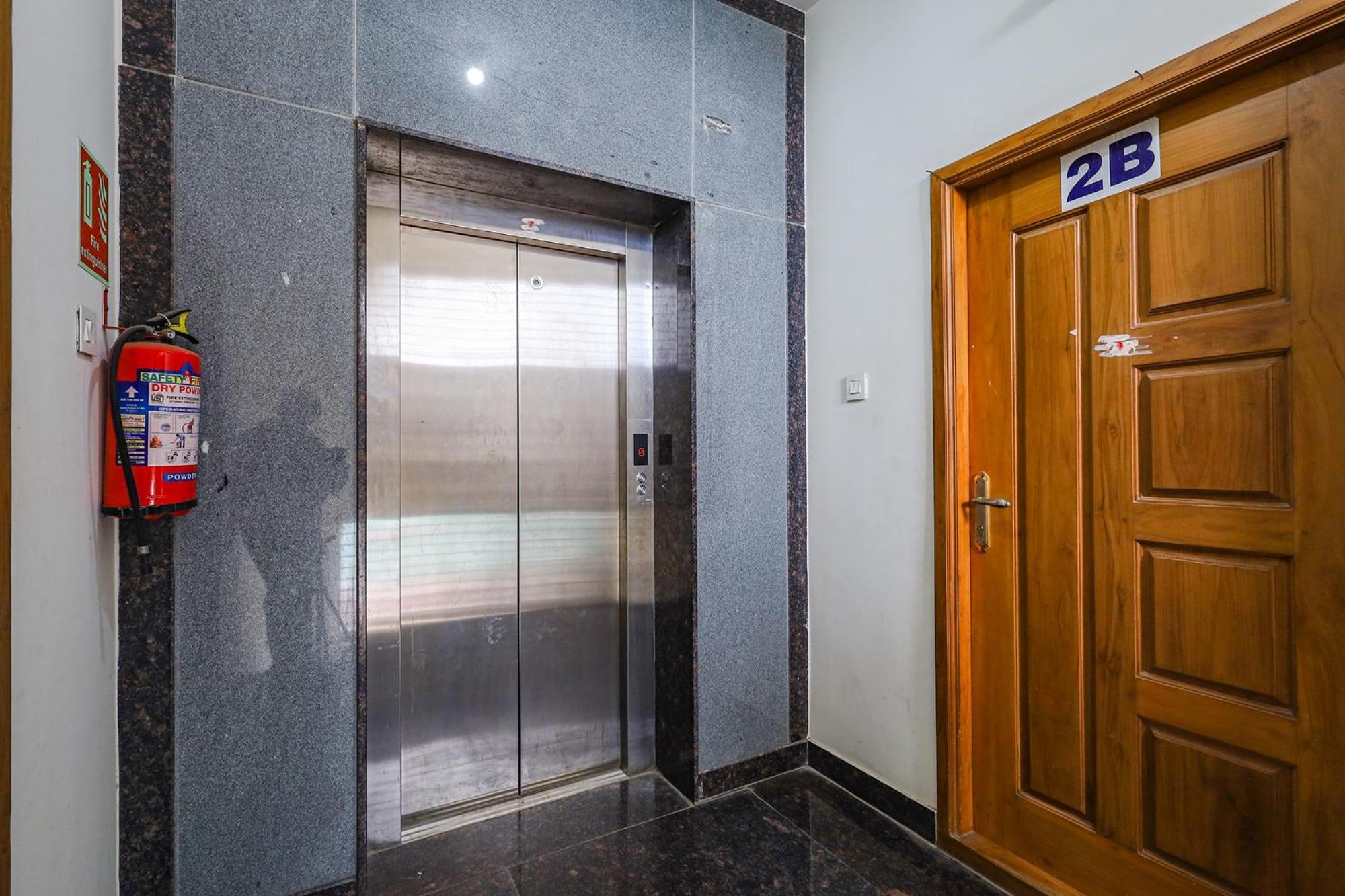 Fabexpress Fen Breeze Hotel Siruseri Exterior photo