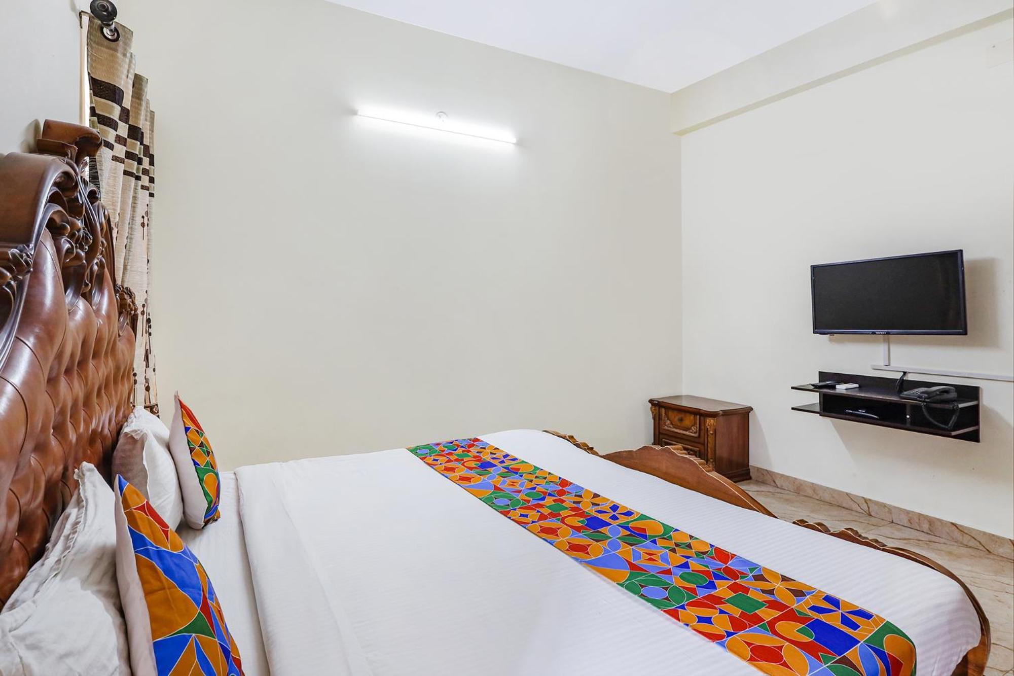 Fabexpress Fen Breeze Hotel Siruseri Exterior photo
