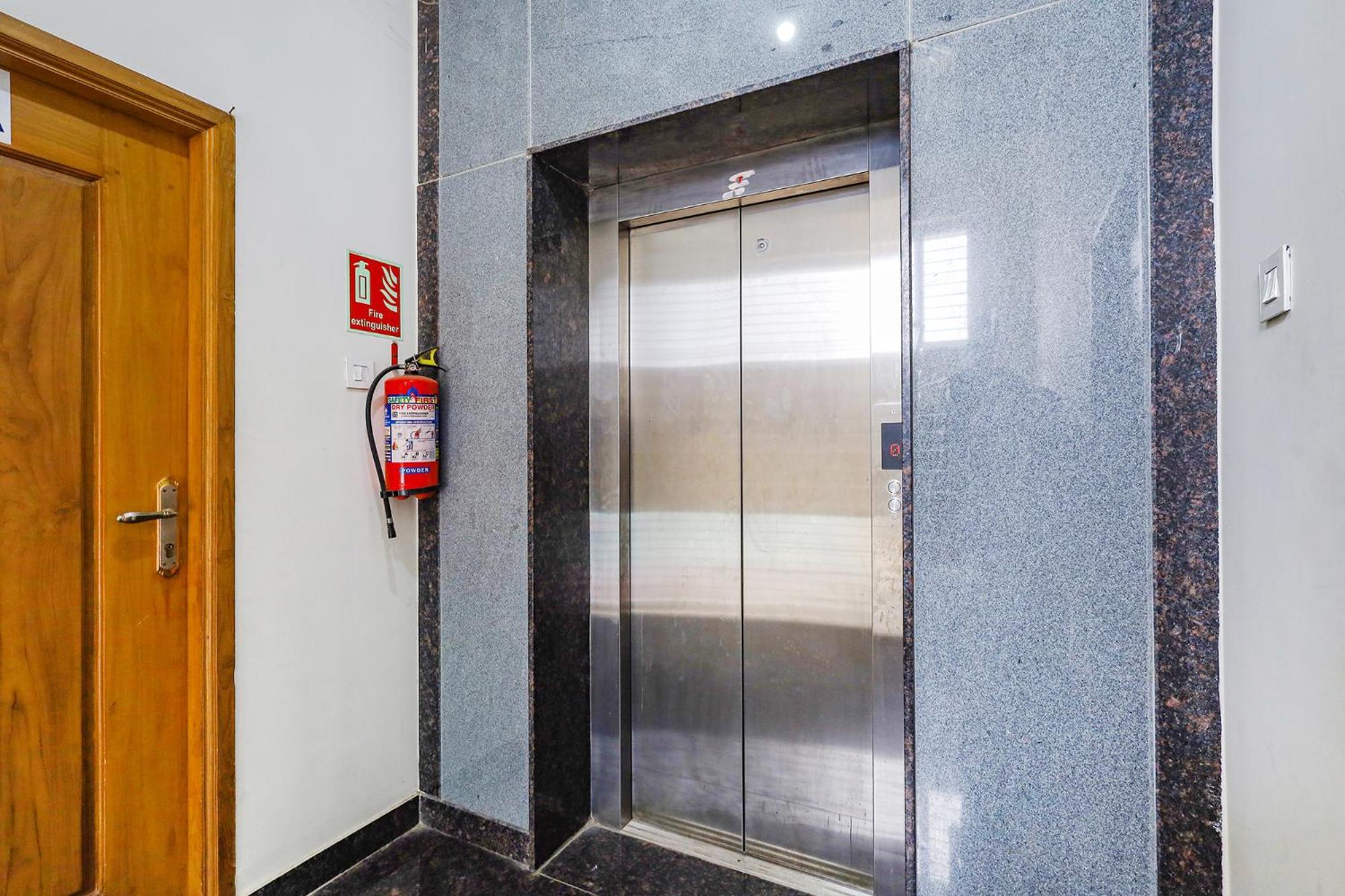 Fabexpress Fen Breeze Hotel Siruseri Exterior photo
