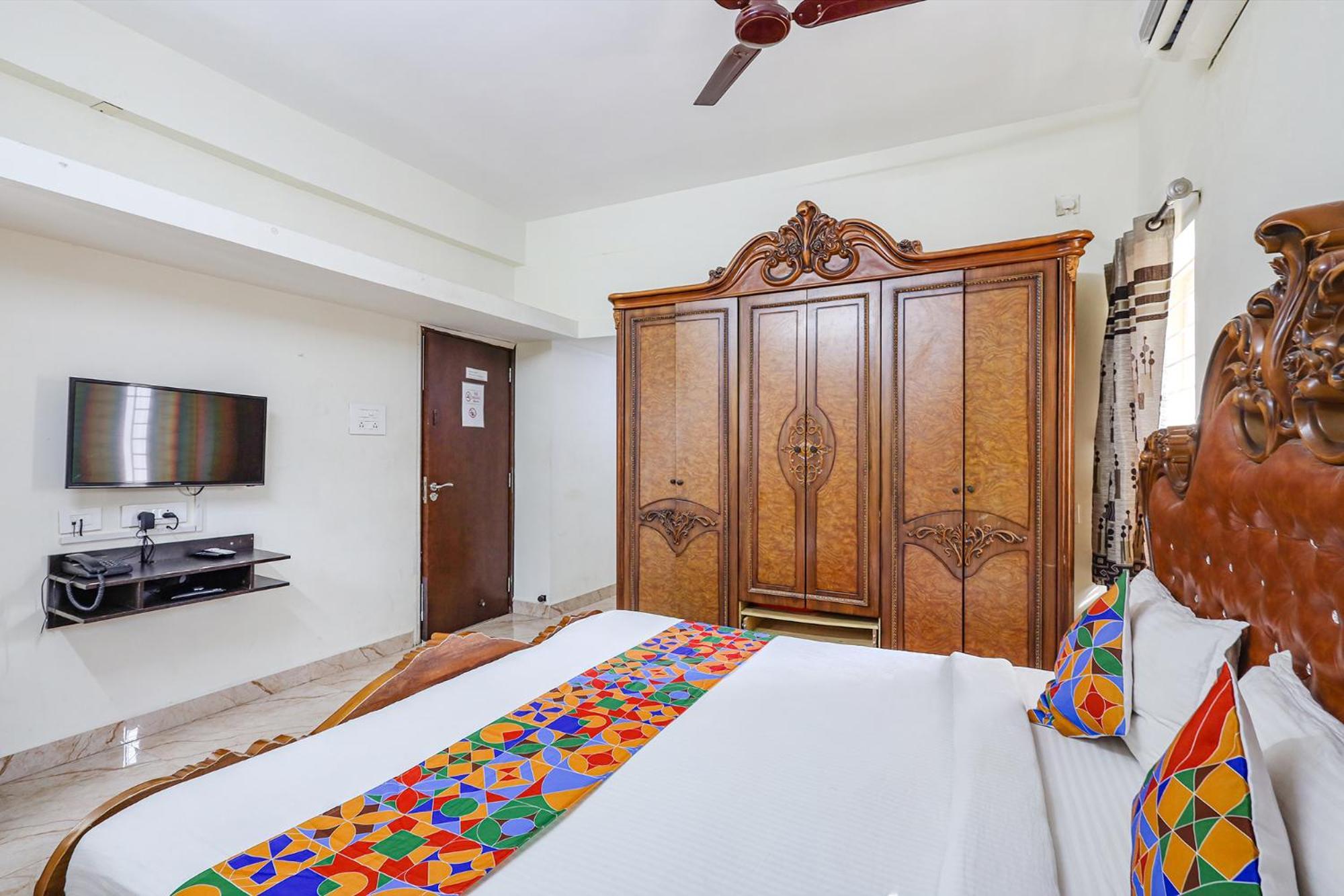 Fabexpress Fen Breeze Hotel Siruseri Exterior photo